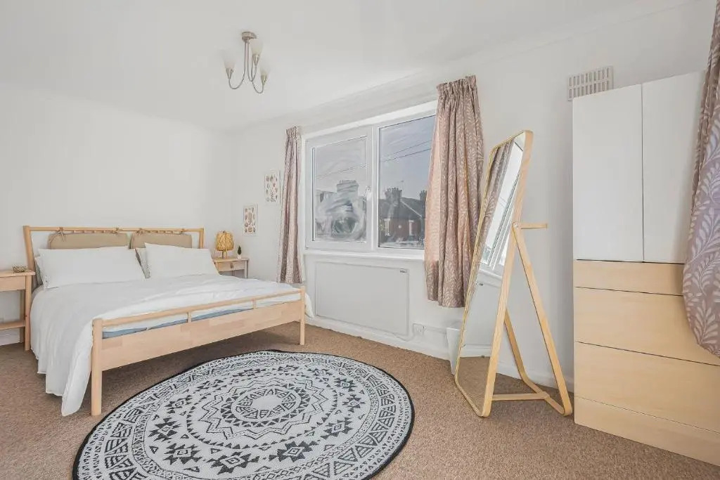 2 Bed in Historic Tonbridge - 35 Mins From London