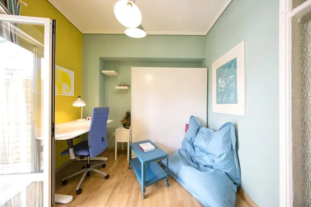 Startupper's Pad in real Athenian n.hood by VillaRentalsgr