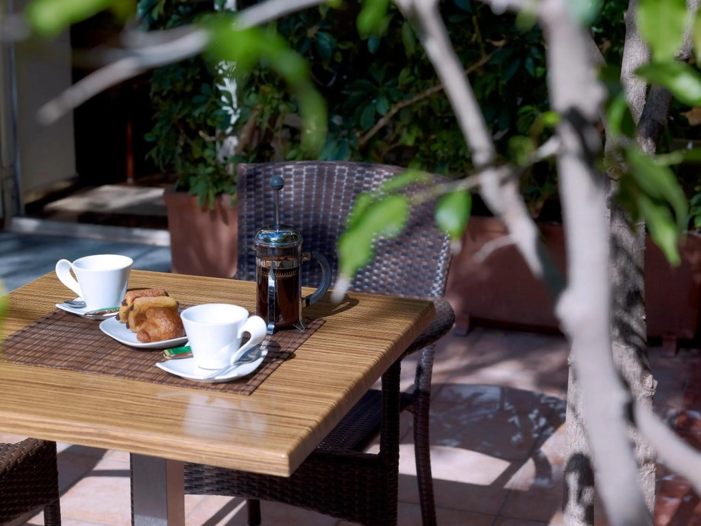 Irida Hotel
