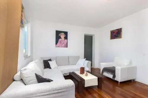 Consuela Apartment