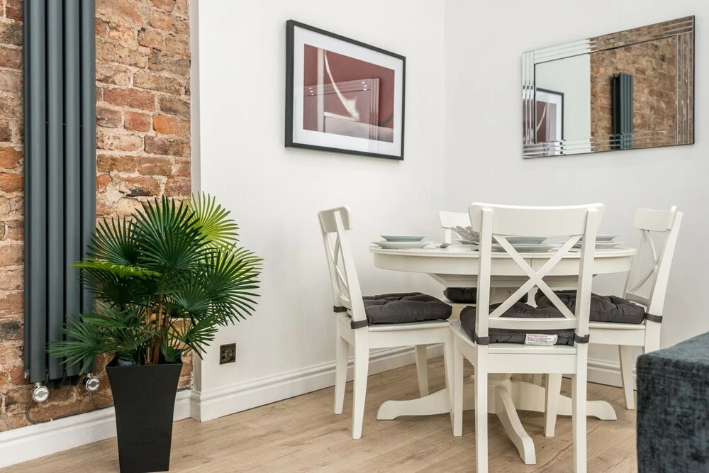 Spacious City Centre 2-Bedroom Apartment by StaySavvy Accommodation