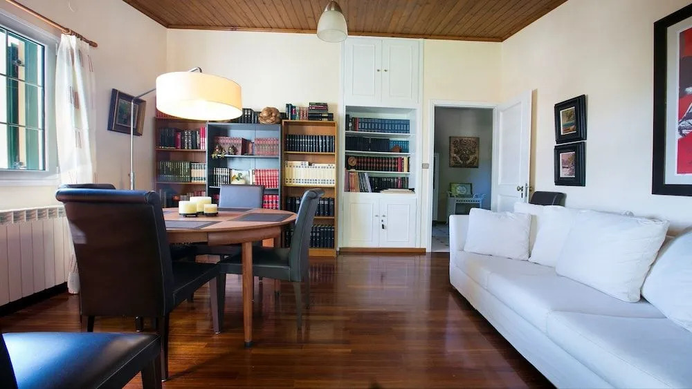 Anthoula's House