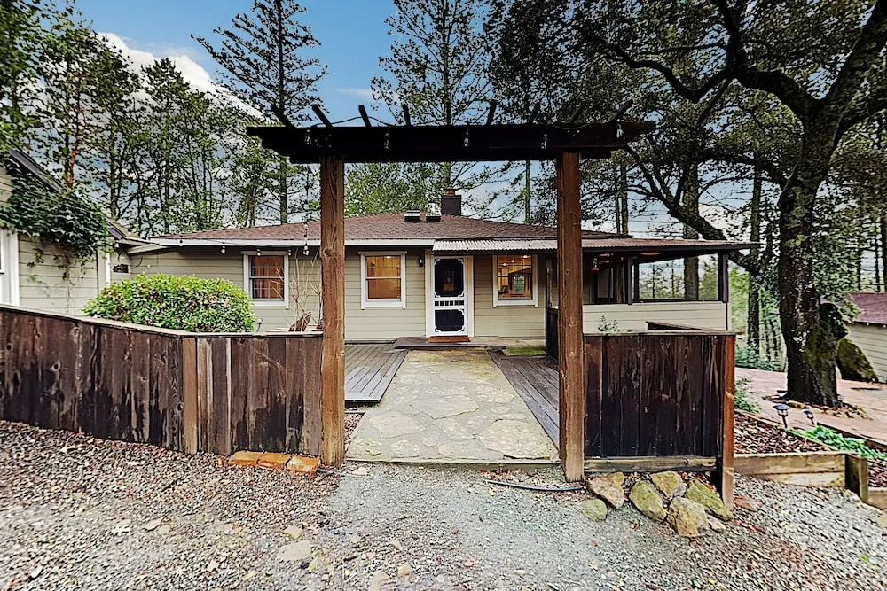 Luxe Vineyard-View Hideaway W/ Swim SPA & Hot Tub Home