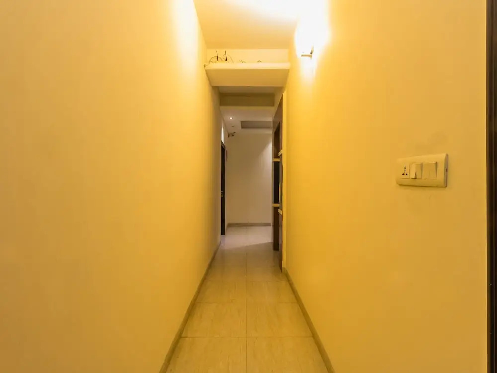 OYO 6796 Retreat Suites Inn