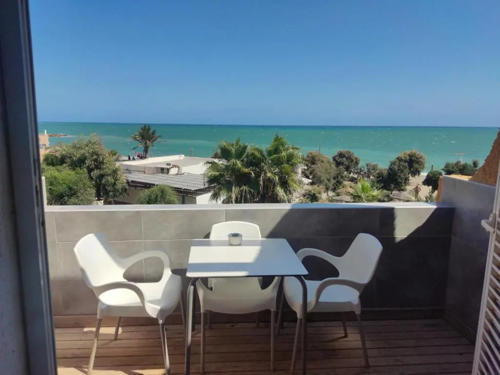 LEVANTE19 Estudio Naturista primera línea
