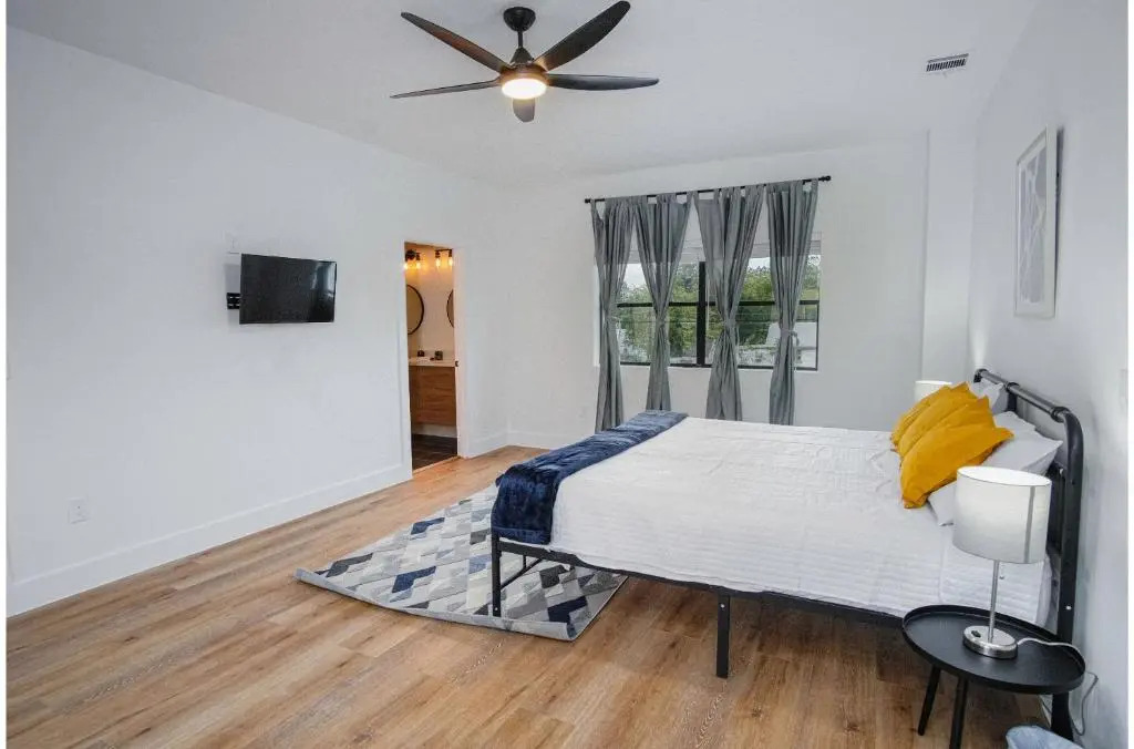 Amazing 3BR 2BA Only 5 Mins From Downtown