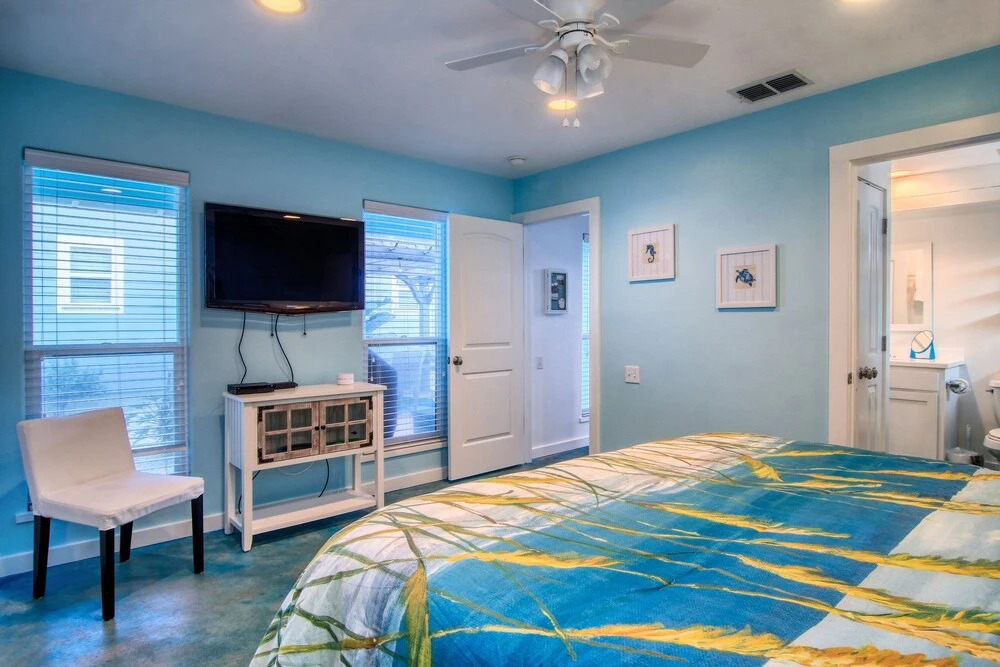 Flip Flops and Shades 3 Bedrooms 2 Bathrooms Home