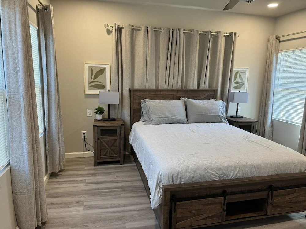 42 Chelsea Place On The Park In Heart Of Downtown 3 Bedroom Home