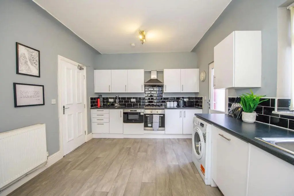 Large Contractor & Worker House - Free Parking - by ComfyWorkers