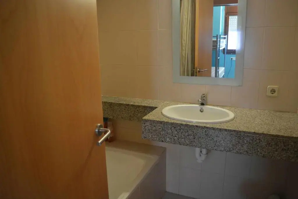 Apartamento Miquel 2 centro de Tossa de Mar 4 personas con wifi y parking