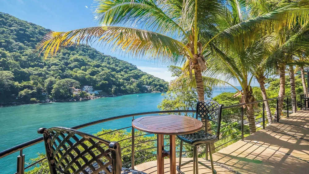 Family vacation home, 10 miles from downtown Pv romantic zone, ocean frontage