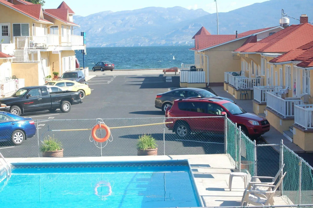 Crown Resort Motel