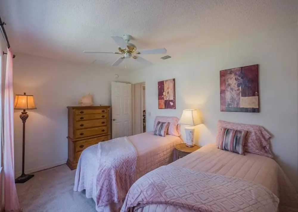 English Ivy Court 2600 by White Pelican VR