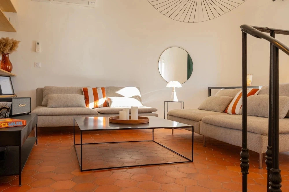 Saint-tropez: Bright Apartment Near the Port