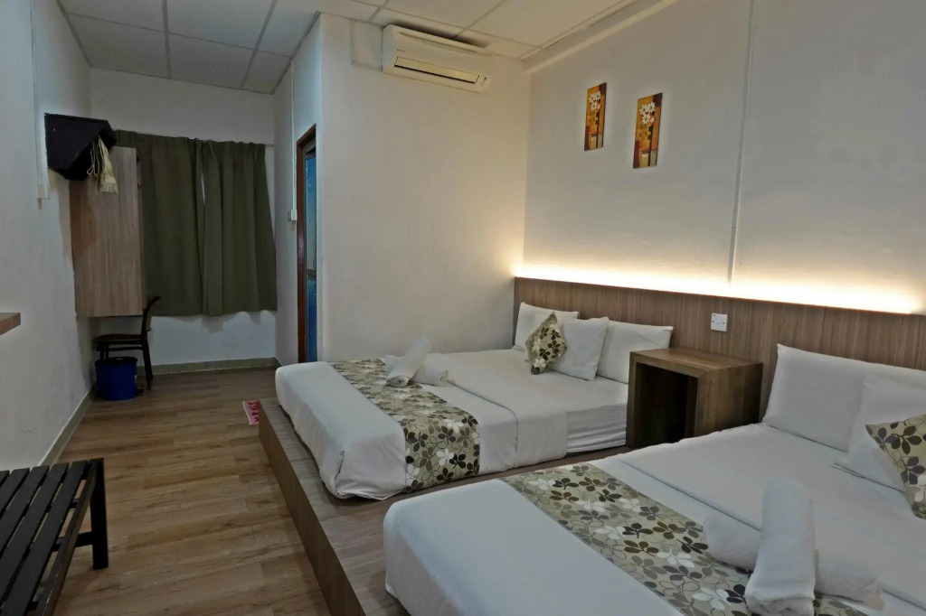 OYO 703 Myra Hotel