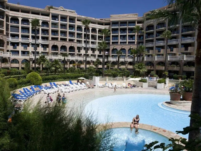 Cannes Beach 514