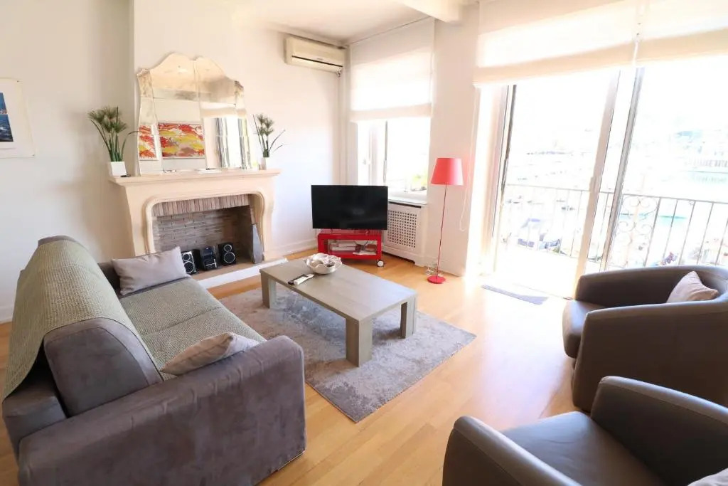 1 bedroom with direct view to the Old Port 267