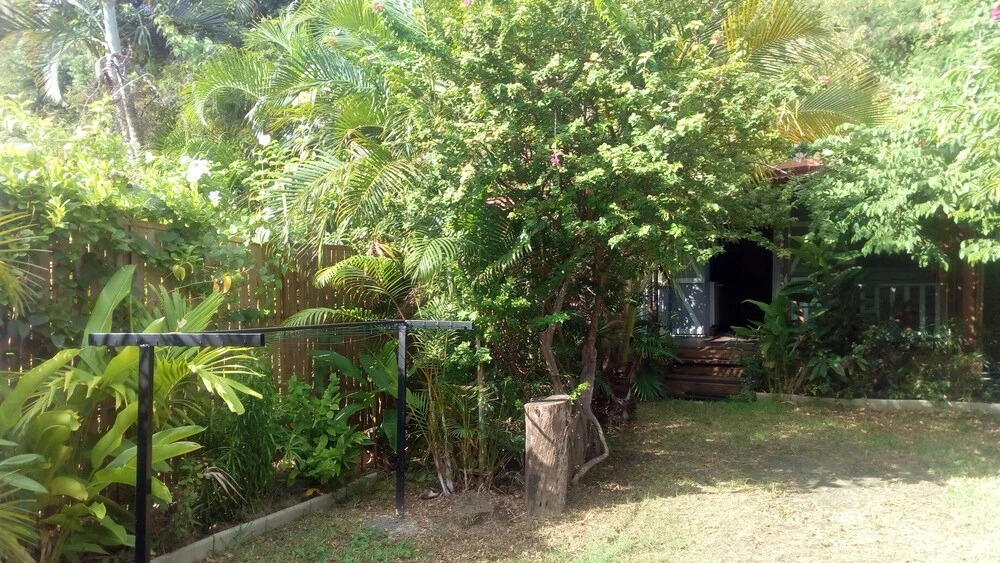 Bungalow with One Bedroom in Saint-Leu, with Wonderful Sea View And Enclosed Garden - 100 M From the Beach