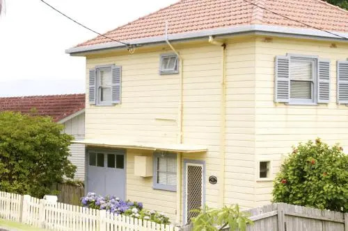 Lorikeet Retreat, 11 Hodgson Street