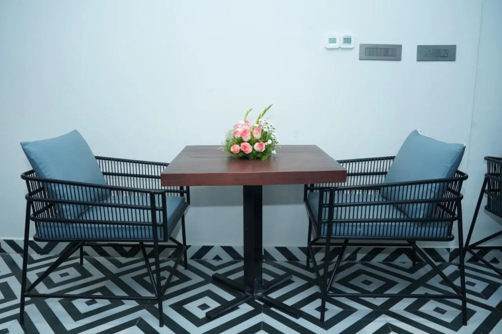 Hotel Kyzen HiTech City- Your Zenly Stay