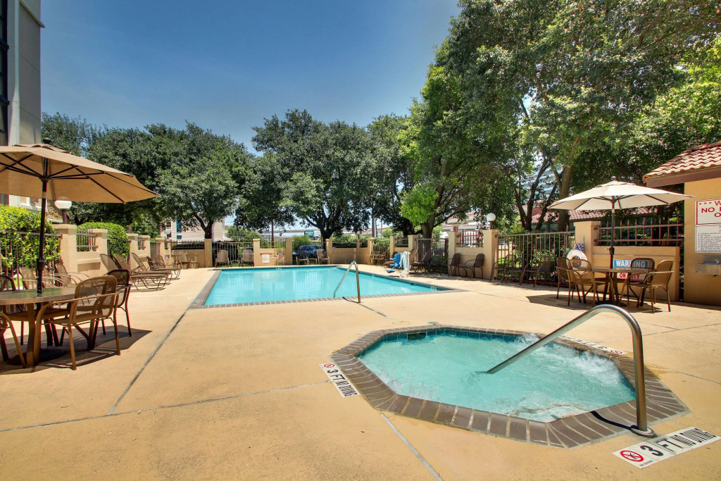 Drury Plaza Hotel San Antonio Airport