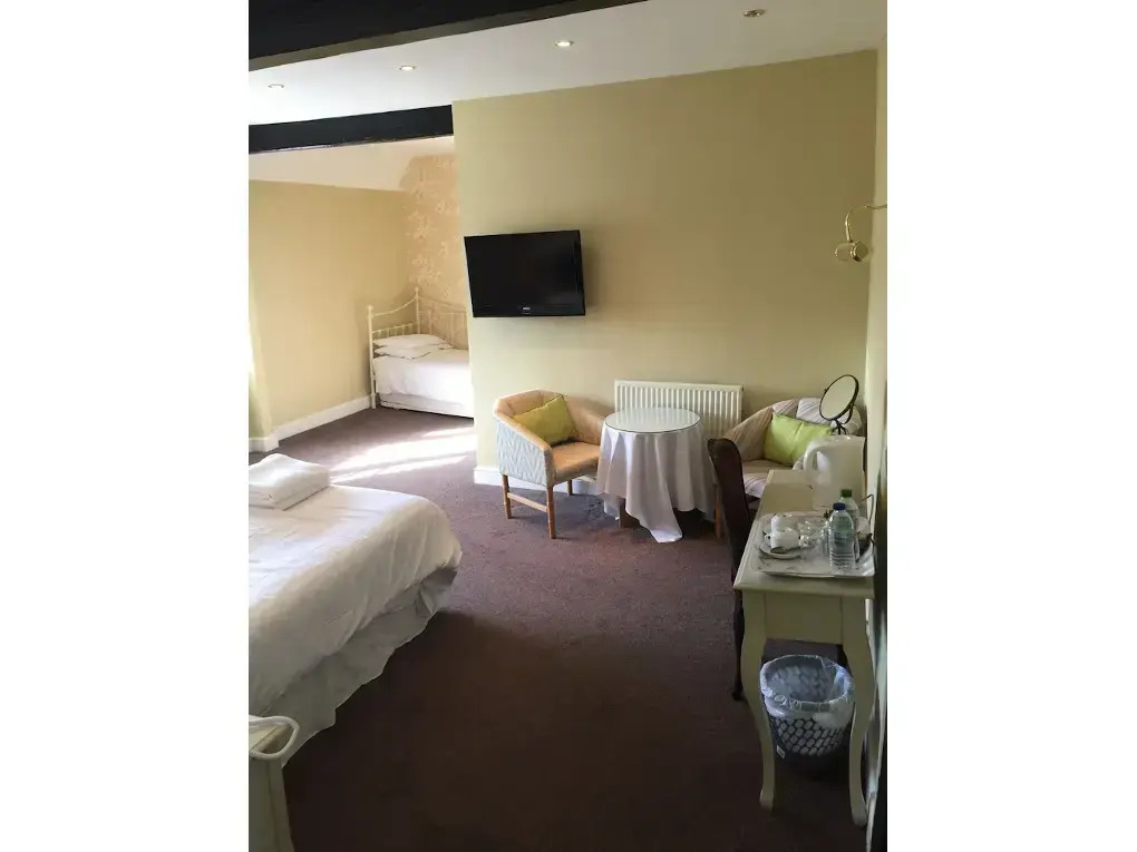 The Limes Bar and Hotel
