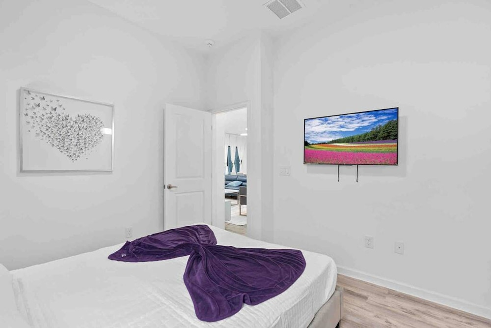 Super Ritzy 9BR 9BA Loft Private Pool