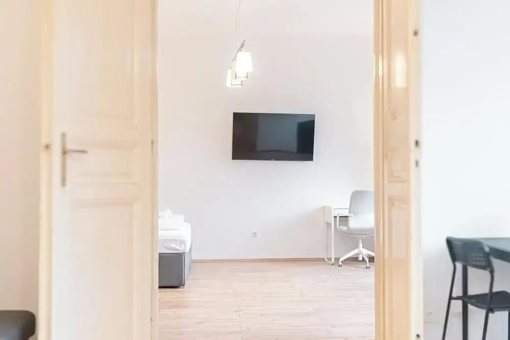 Ideal Group Stay 2 Apartments With WiFi