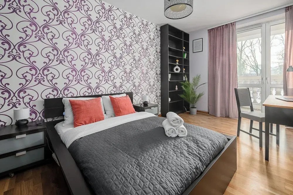 Lumina airy apartment with balcony