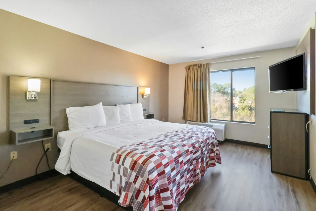 Red Roof Inn & Suites Fayetteville-Fort Bragg