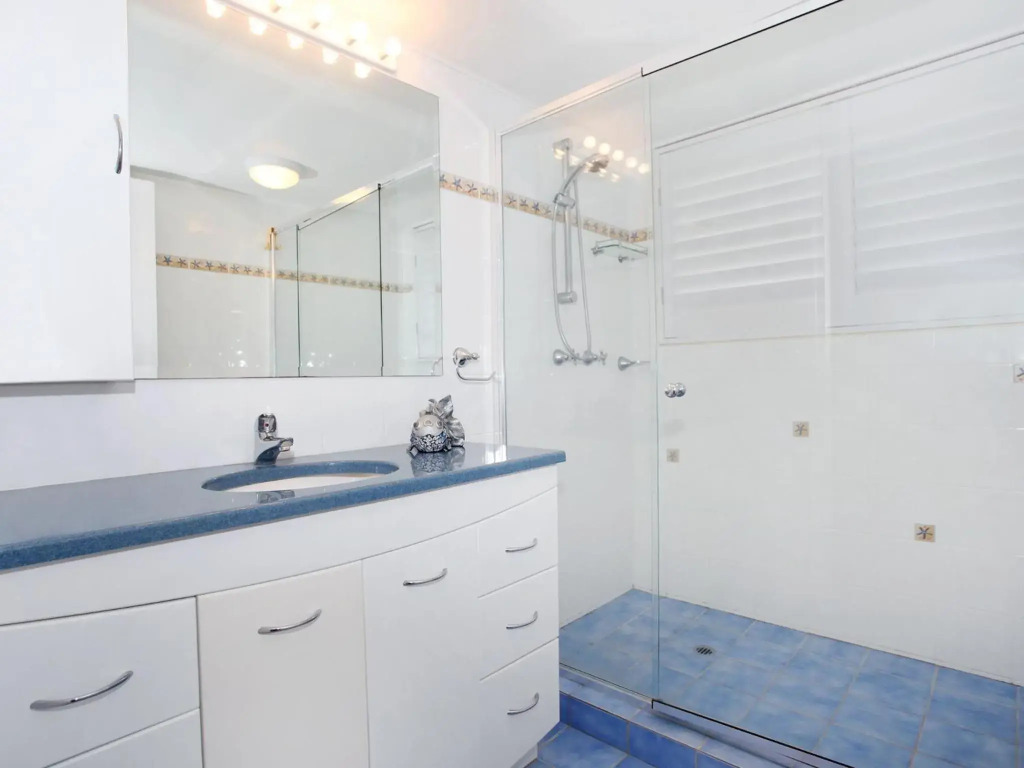 Courtney Cove 1 - Comfortable Two Bedroom Apartment on Mooloolaba Canal