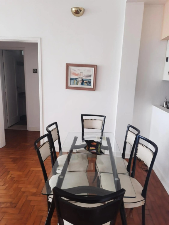 Apartamento amplo e charmoso, frente ao mar.