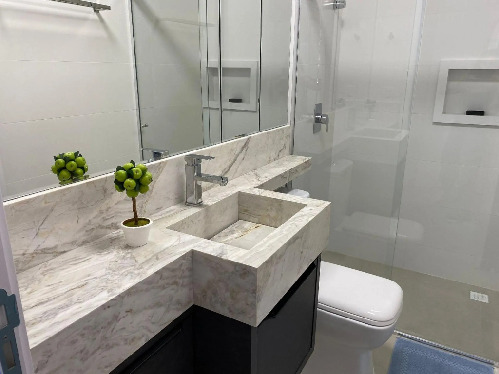 Cód 129 - Apartamento de 2 quartos para alugar em Bombinhas Ed Waldgarten com piscina