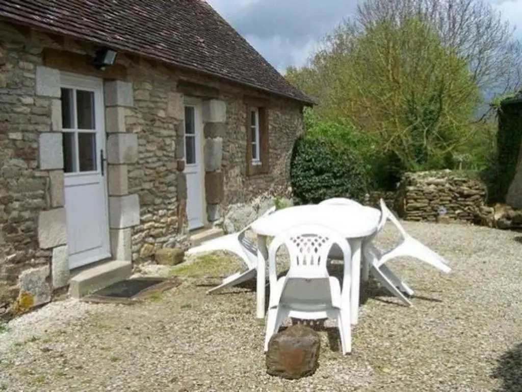 Charmante maison de campagne avec vaste parc arboré, cheminée et multiples activités à proximité - FR-1-410-153