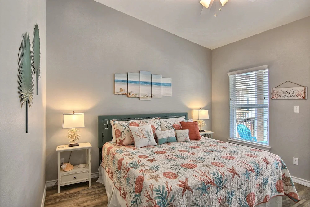 Sandy Sea-clusion 3 Bedrooms 2.5 Bathrooms Condo