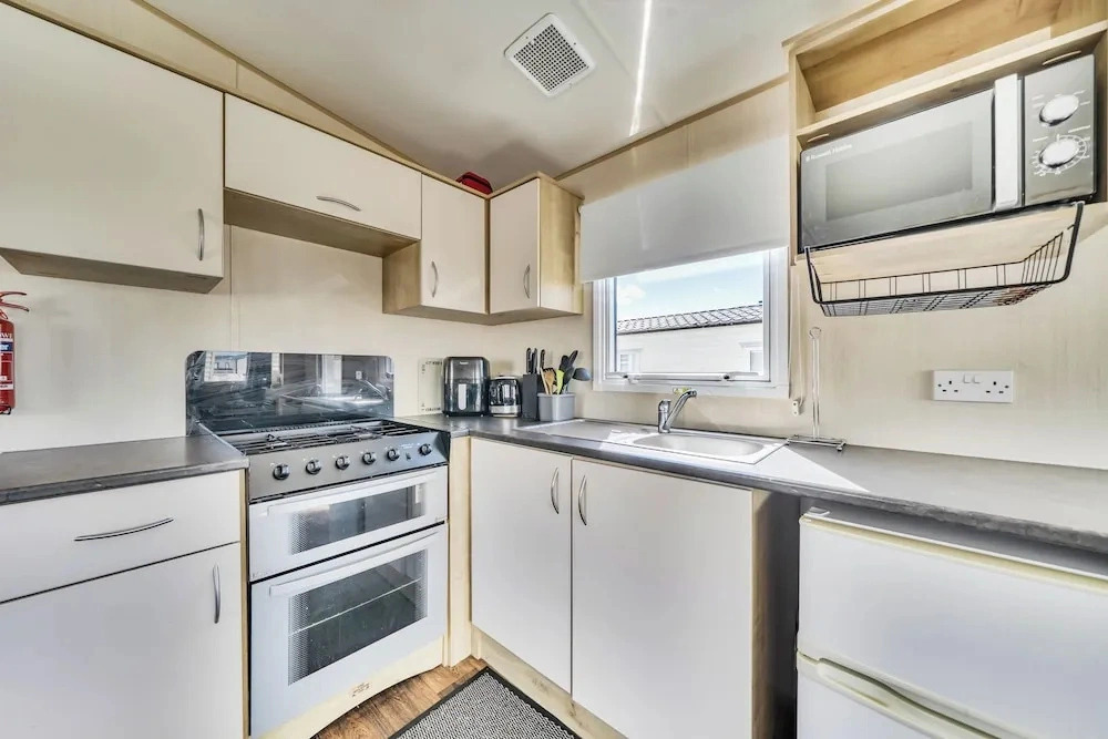 Sleeps 8 - Communal Spa Access - Parking