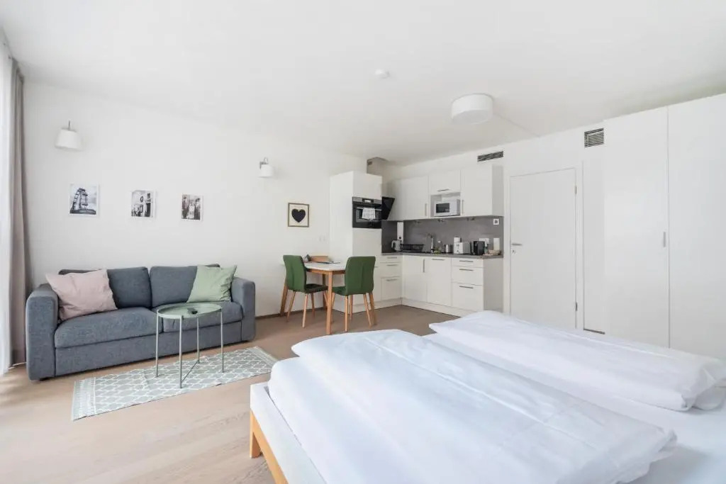 Quiet and cozy apartment next to Mariahilfer Strasse and Naschmarkt with AC