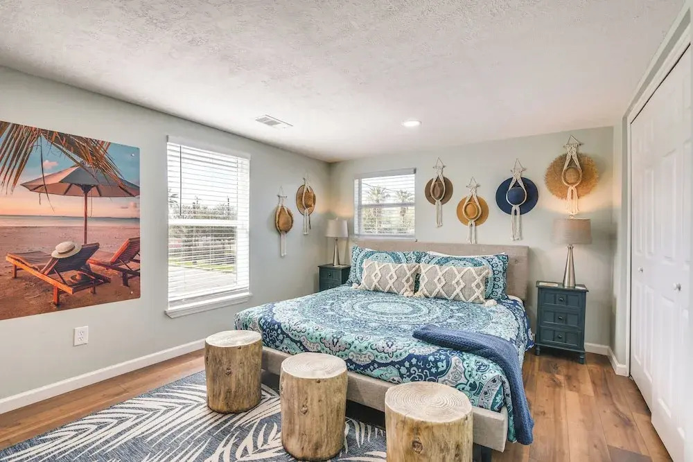 Jimmy Buffet Home w/ Hot Tub & Yard in Galveston!