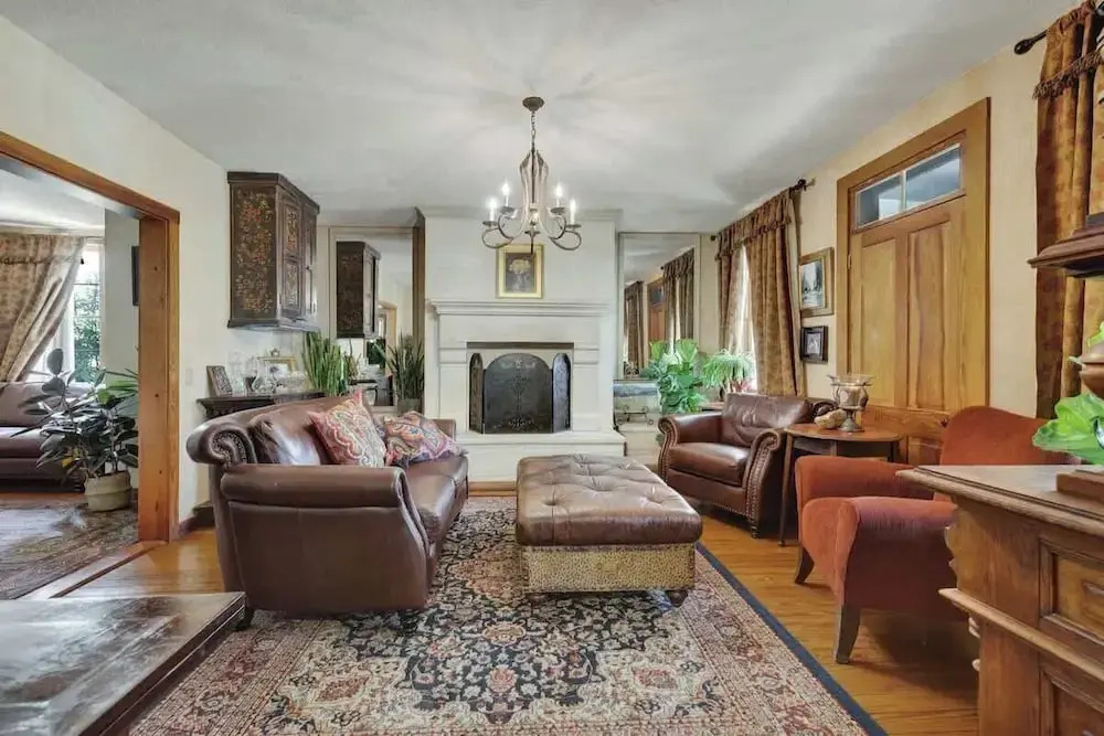 Gillespie House-2 Suites-walk to Main St!