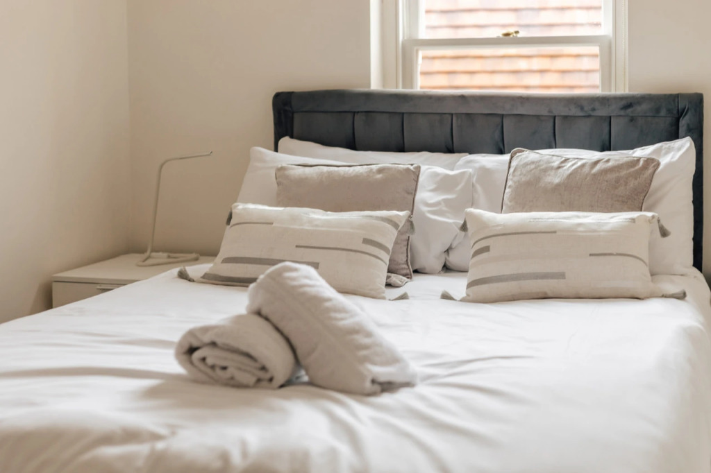 Henley Town Centre With Parking - From 110 Per Night