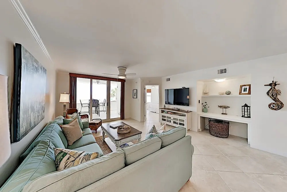 Beachfront W/ 3 Pools, Spa, Marina & Tennis 3 Bedroom Condo