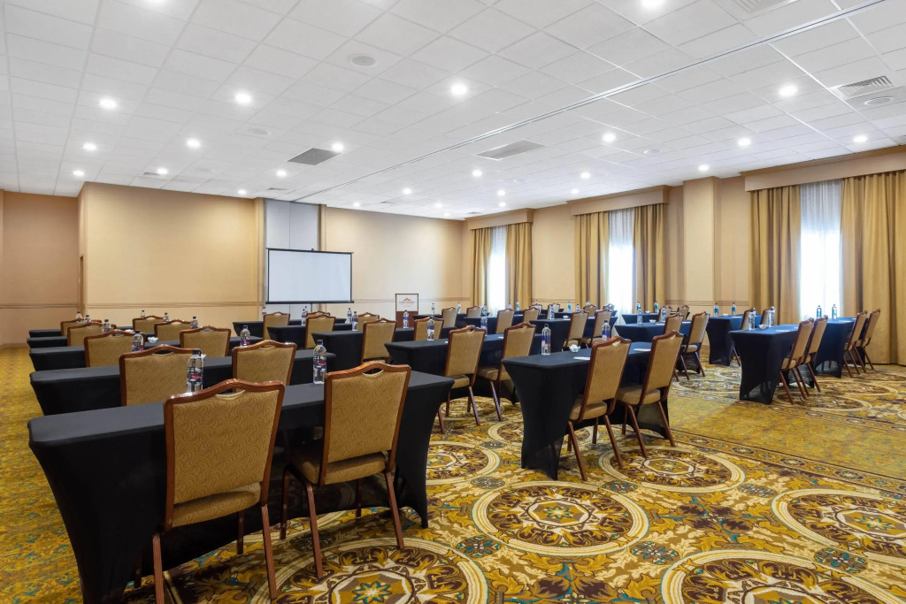 Hawthorn Extended Stay by Wyndham West Palm Beach Airport