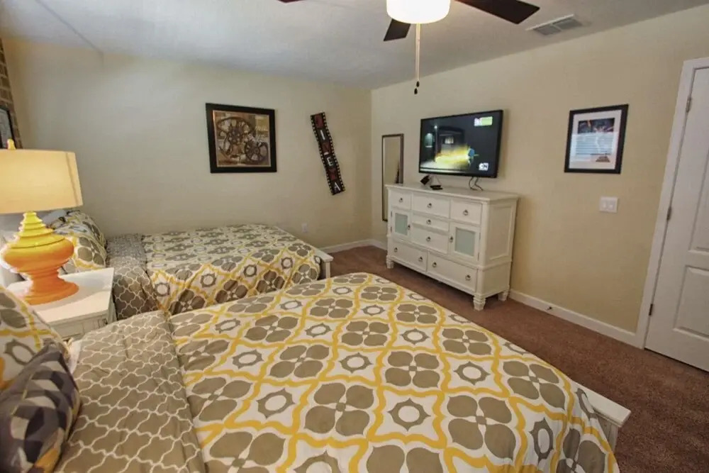 Gorgeous 9 Bedroom Pool Home Sleeps up to 24 People