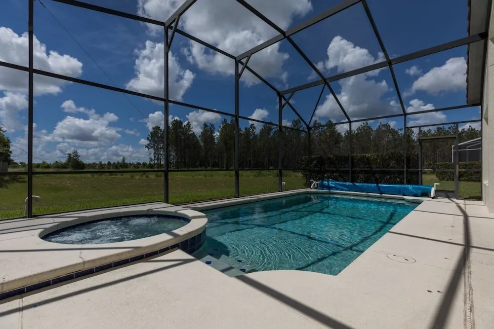 South Facing Pool With no Rear Neighbours Close to Disney