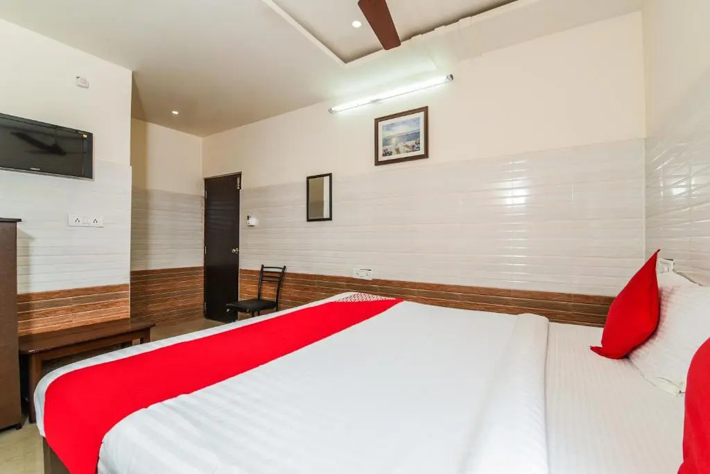 OYO 38595 Varsha Grand Residence