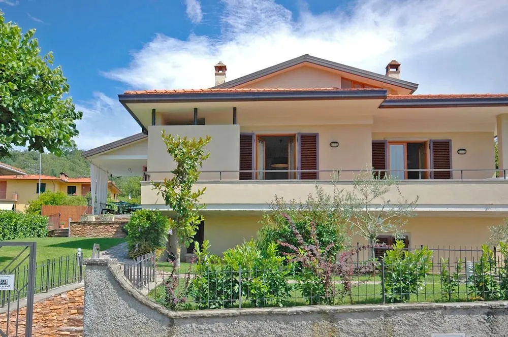 Villa Pratovecchio by PosarelliVillas