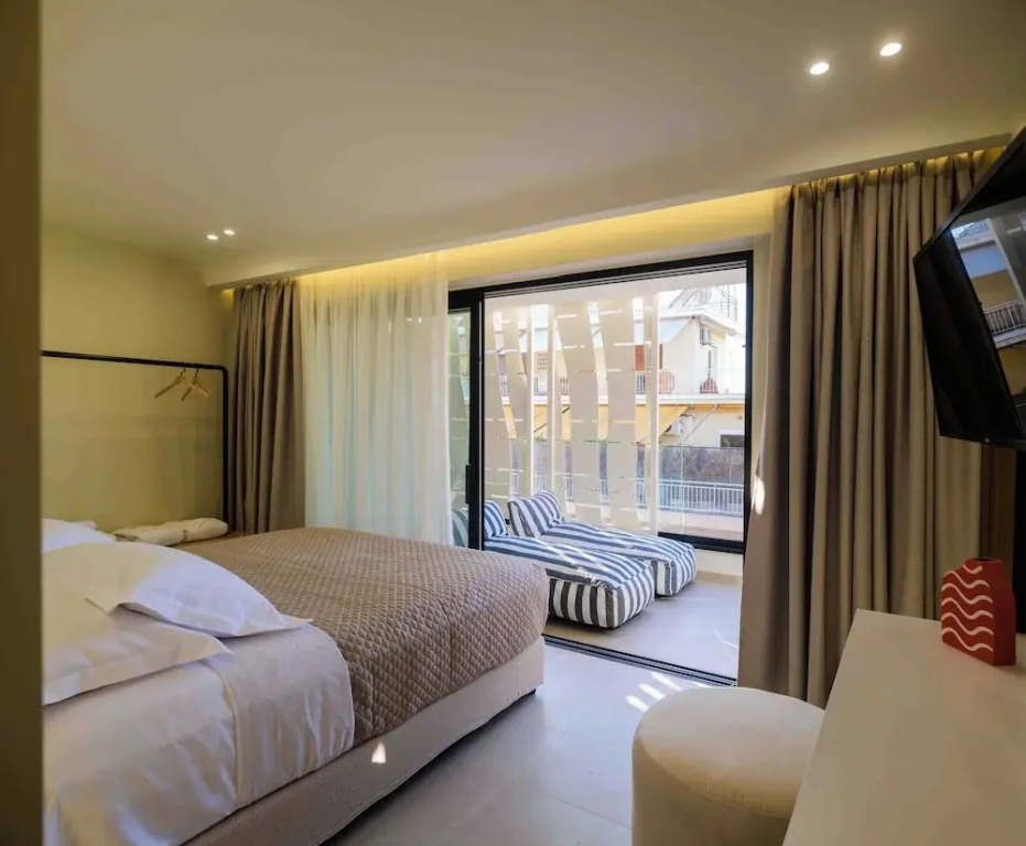 Thea Acropolis Suites & Apartments