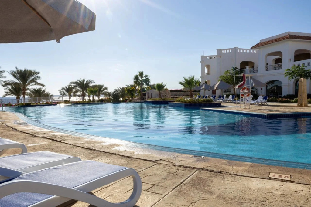 Курортный Отель Continental Plaza Beach Resort
