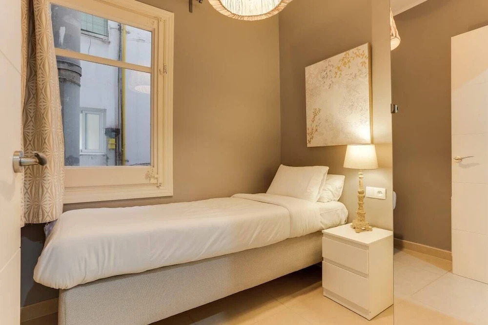 Cosy 4bdr in Exiample, 10mins to Plaza Catalunya
