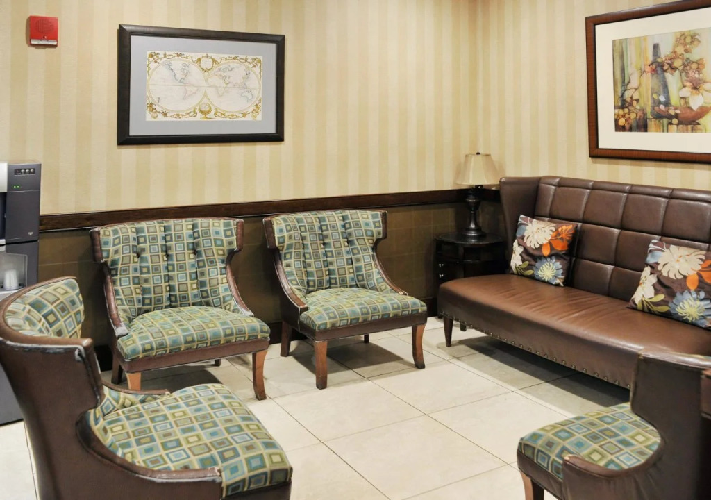 Pointe Plaza Hotel